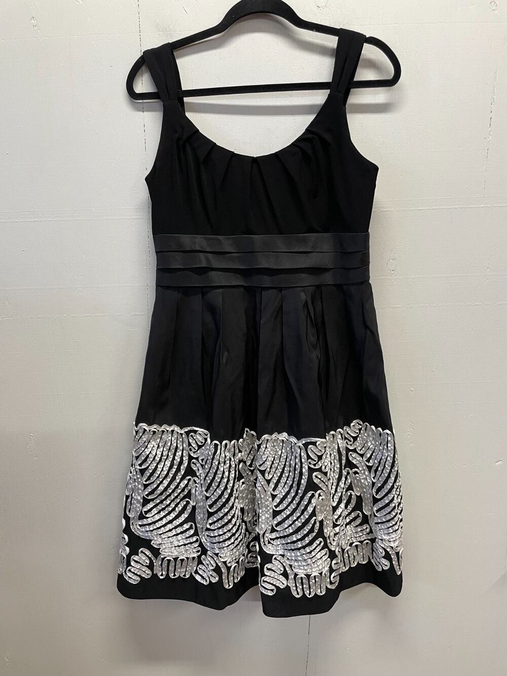 R&M Richards Women's party Dress Size 6 Black with White Design on Lower portion